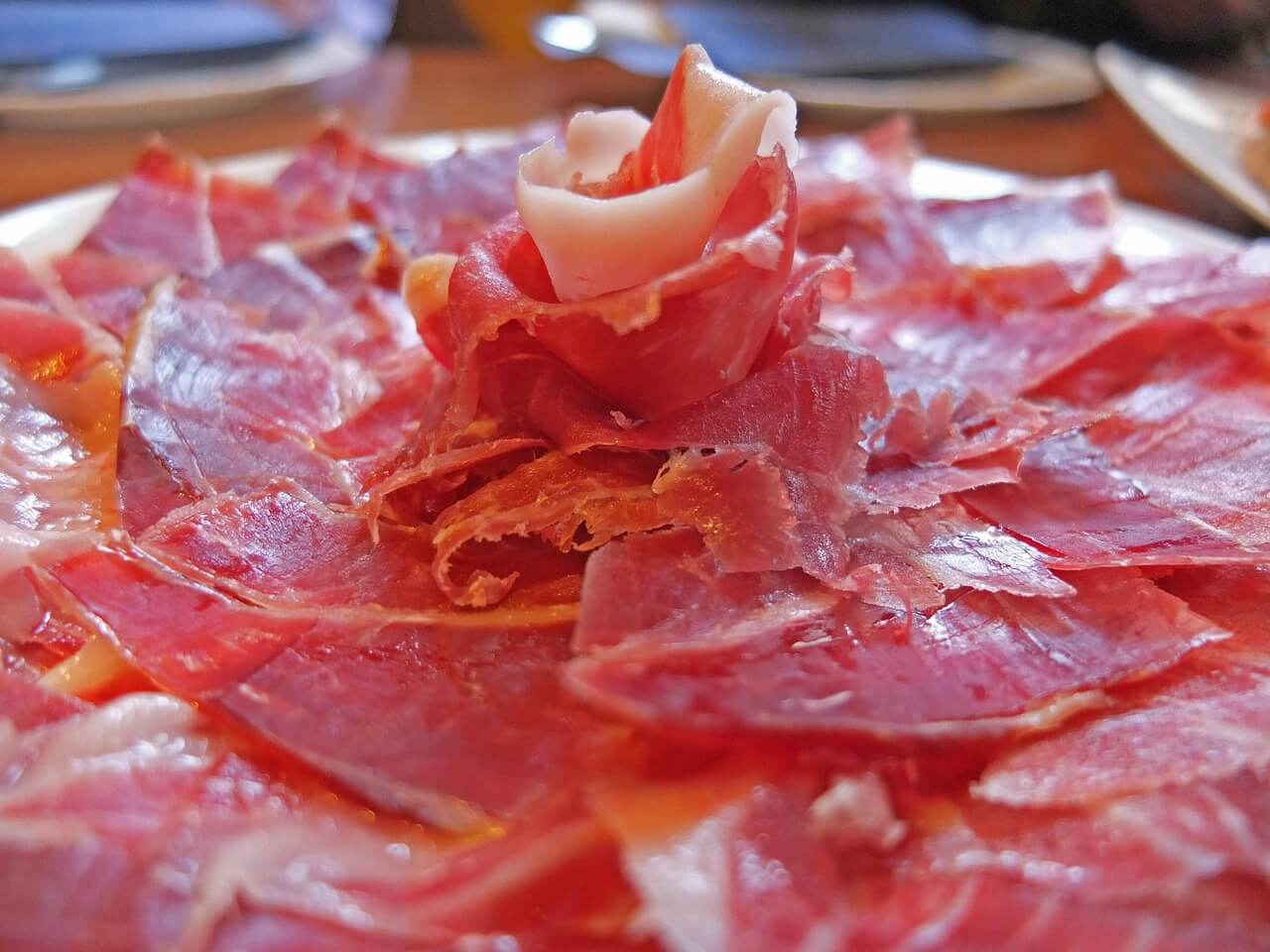 Jamón ibérico presentado para caterings y eventos